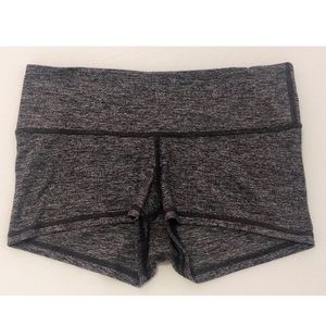 Lululemon Size 6 Grey Spandex Short 2.5”